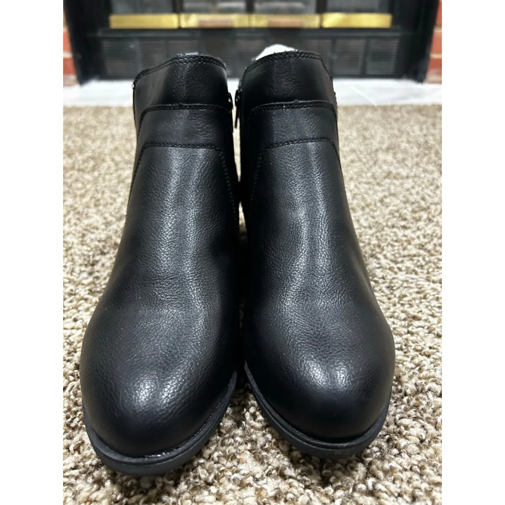 New without box Sugar Women's Trixy Ankle Booties size 8.5M